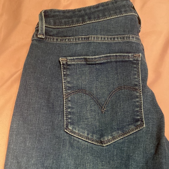 Women’s Mid-Rise Skinny Levi’s - Picture 5 of 6
